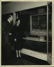 1955 Press Photo Sir Roger Makins And Lady Makins Visit New Orleans - nob73875