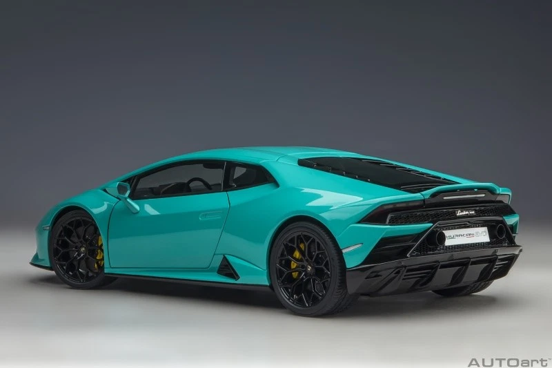 Lamborghini Huracan EVO 2019 Turchese Modellino 1:18 Autoart - Immagine 2 di 4