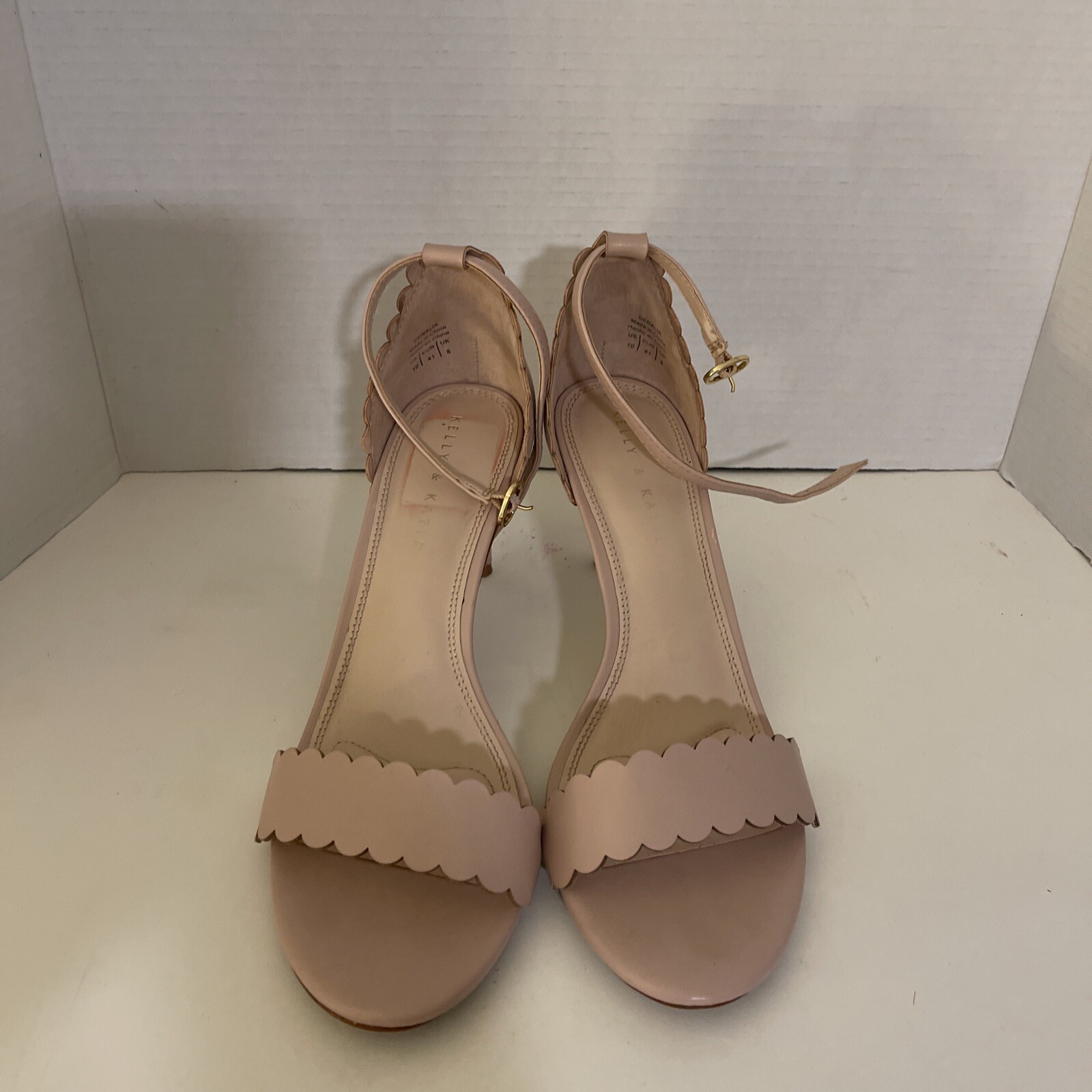 KELLY & KATIE Womens Tan Suede Open Toe Sandals Size 10