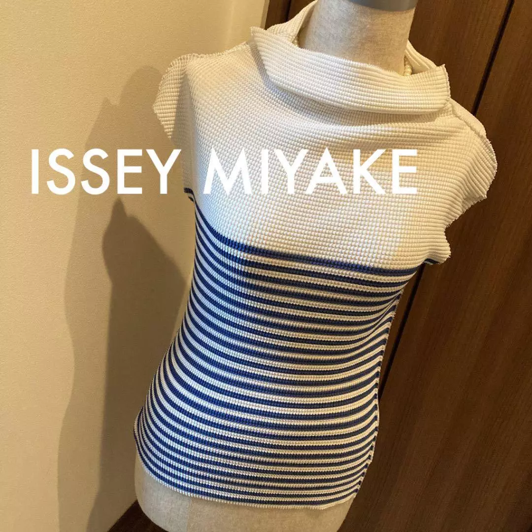 me ISSEY MIYAKE White Tops FREESIZE Women 220624260