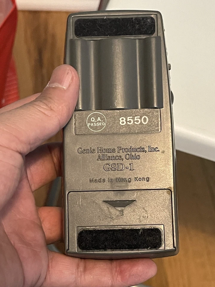 Buscador de tachuelas Genie Genie vintage Foto 2 de 4