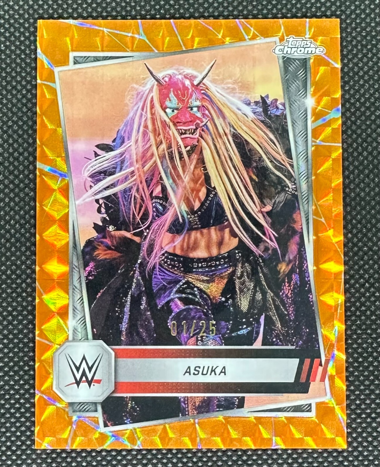 2025 Topps Chrome WWE #111 Asuka Orange Geometric Refractor /25