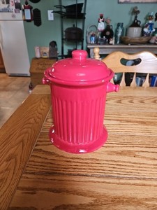 Gardener’s Red Ceramic 1 Gallon Compost Keeper Food Scrap Pail