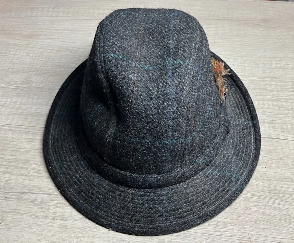 Sombrero Dobbs Fifth Avenue Fedora 7-7 1/8 Gris Tweed Lana Cuadros Pluma EE. UU. Foto 2 de 4