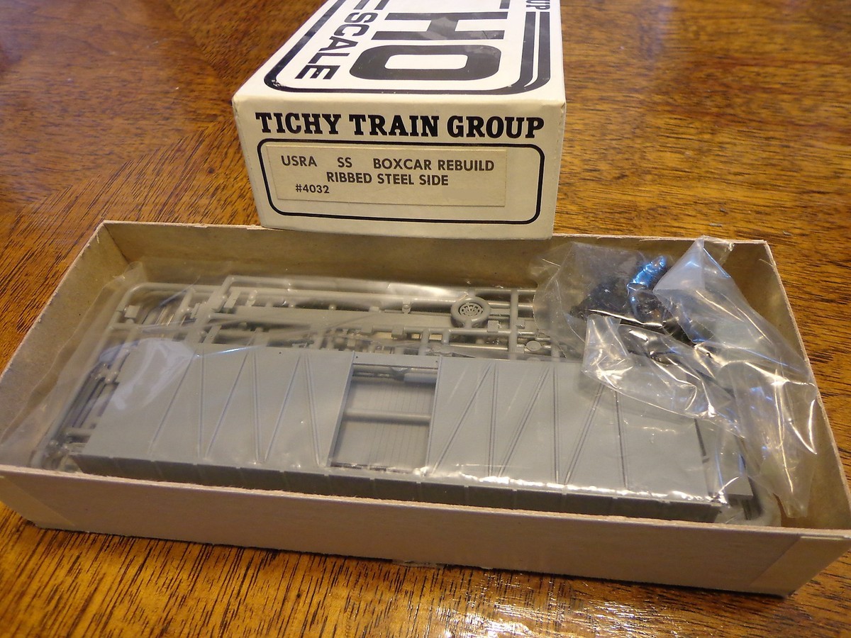 Tichy Train Group #4032 HO USRA 40' Rebuilt Boxcar w/Ribbed Steel