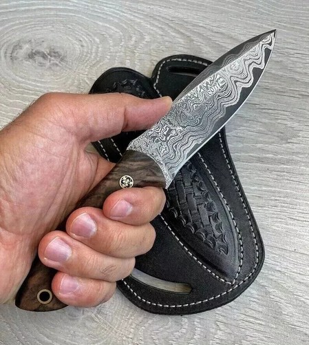 Pocket hunting knife walnut wood handle - 150 Damask Layers - Blacksmith Kitchen - Picture 8 of 8