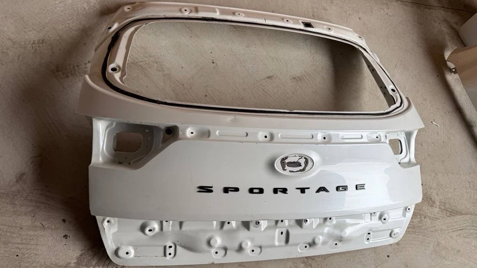 ❗️ NO SHIPPING ❗️ KIA SPORTAGE WHITE TAILGATE 2017 2018 2019 2020 2021 2022 - Image 3 of 3