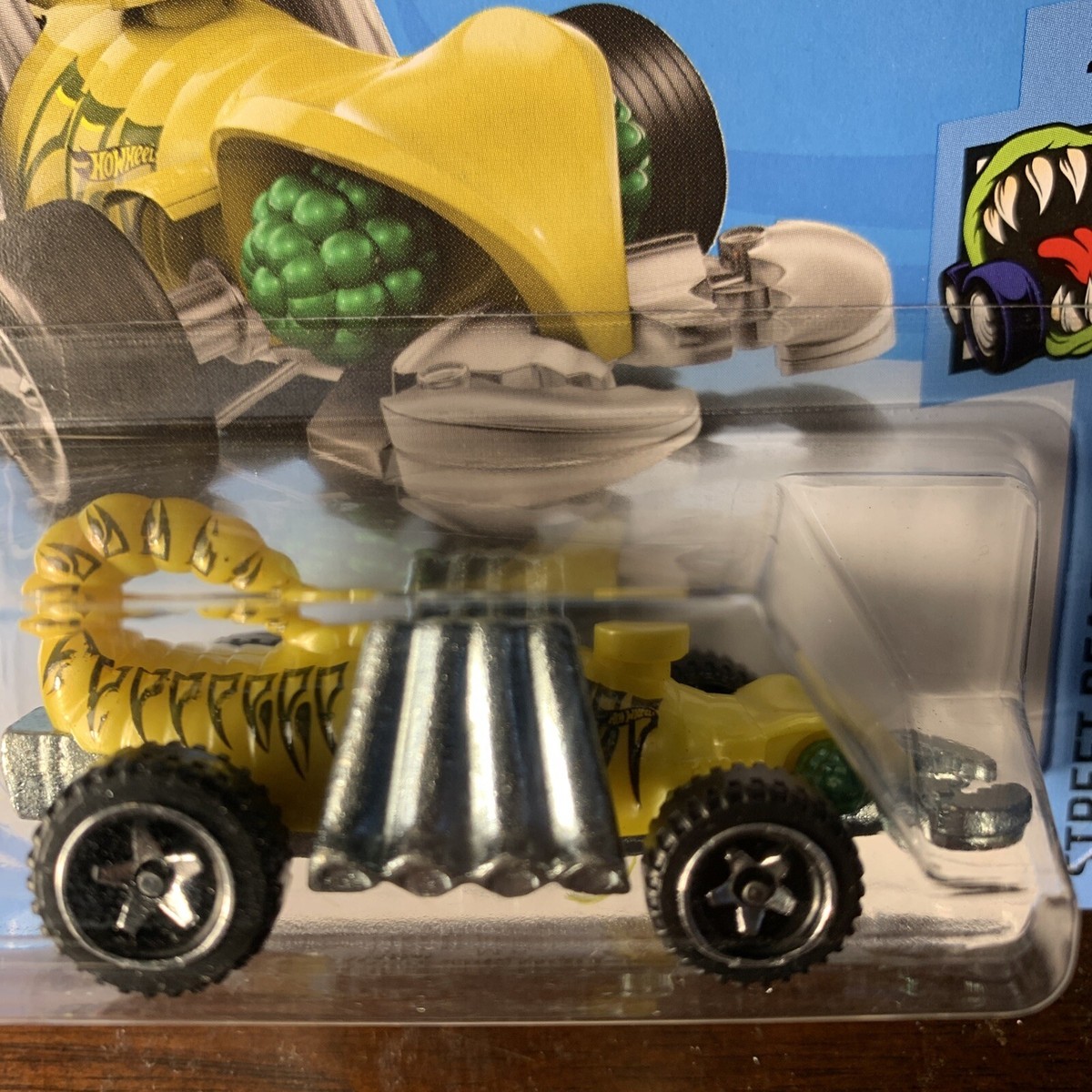 Hot Wheels 2019 Street Beasts 2/10 Eevil Weevil 169/250 FYD43