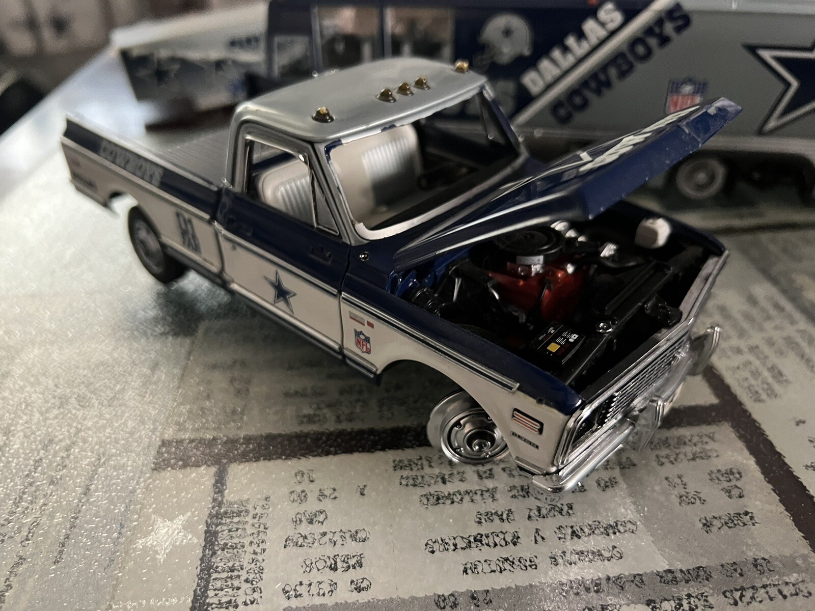 Danbury Mint NFL Dallas Cowboys Chevrolet Truck 1972 DieCast 124