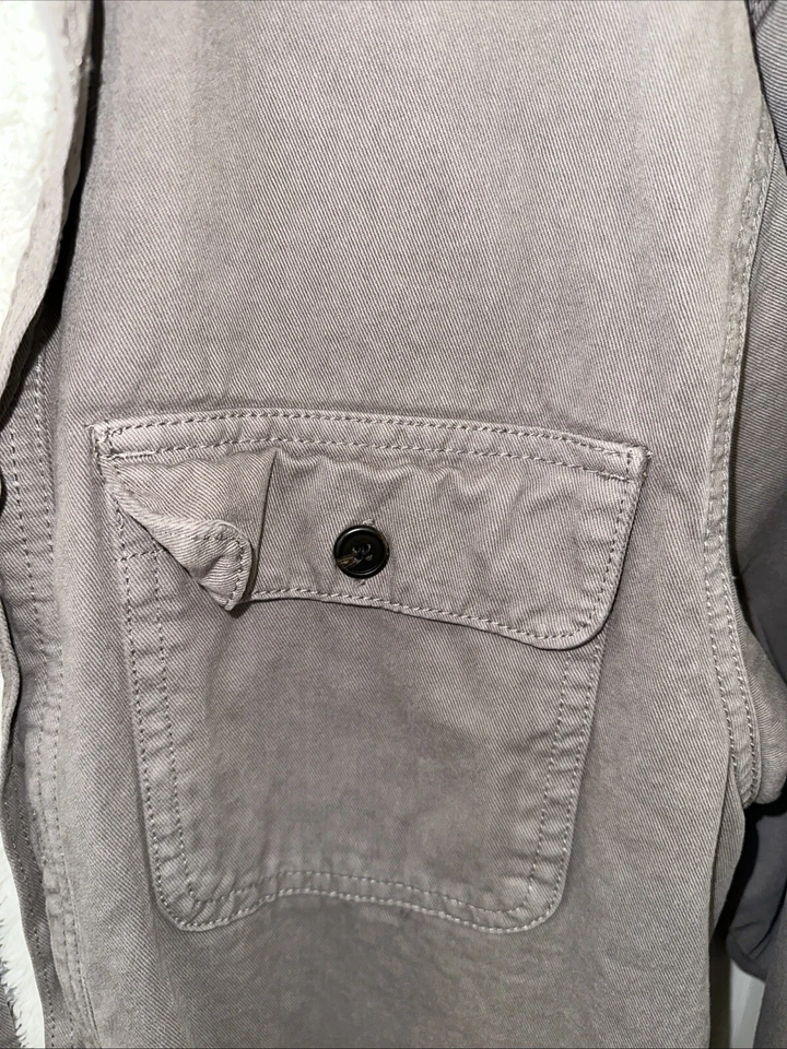 Jaqueta de pele Brandy Melville cinza Fabianne tamanho P - Imagem 2 de 4