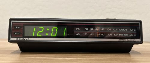 Vintage Sayno Clock Radio RM5008 Tested Working 1980s - Picture 1 of 11