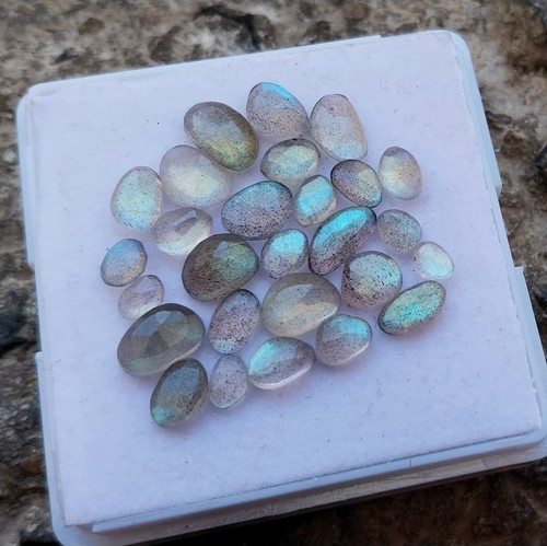 Lote de 27 piezas gemas de labradorita arco iris natural corte rosa 17 quilates 3,5x5 a 6x9 mm - Imagen 10 de 24