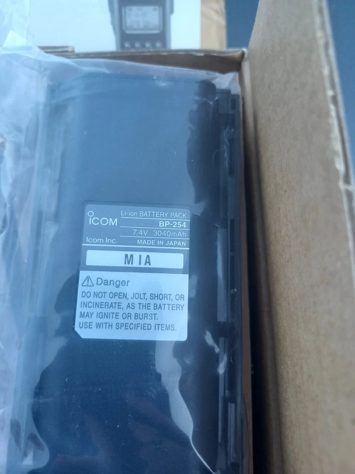 F80DS 380-450 MHz P25 conventional UHF portable radio with FIPS AES installed - Image 3 of 4