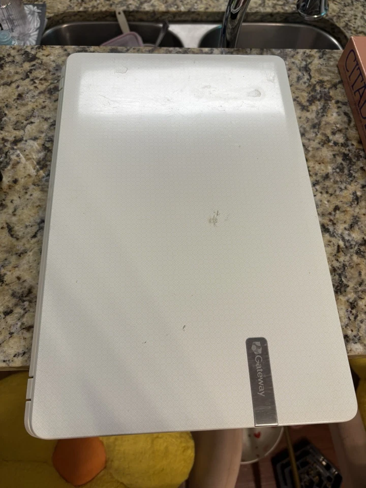 Gateway® NV55S02u With 15.6" LED-Backlit Screen & AMD Quad-Core PARTS ONLY - Image 3 of 4