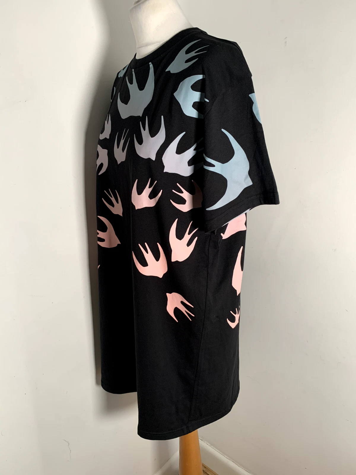 Abito tshirt Alexander McQueen McQ M NUOVO NUOVO CON ETICHETTE fantasia uccellino stampa tubino animale