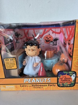 Vtg Memory Lane Peanuts The Great Pumpkin Lucy at Halloween Party Playset NEW