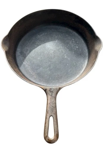 Vintage Griswold 701 C Small Logo Cast Iron Skillet No 7