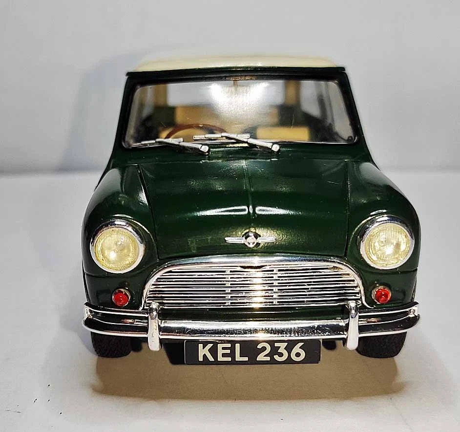 Kit plastica Morris Mini Cooper 1275 S Mk.1 Scala 1/24 Tamiya Montata - Immagine 4 di 4
