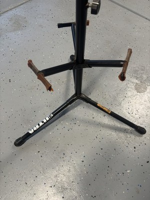 TRIPLE KAMAN GUITAR STAND  BLACK