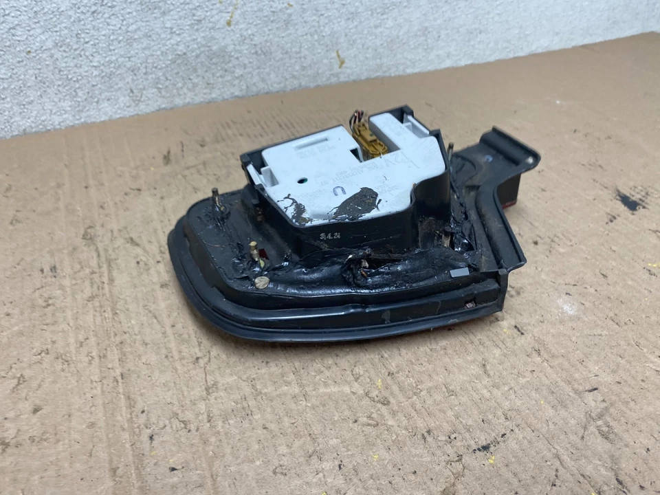 Luz trasera lateral izquierda Infiniti Q45 1990-1993 OEM Q2853 DG Foto 4 de 4