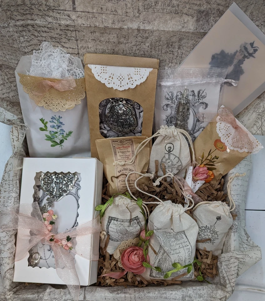 Caja de regalo Ultimate Chatelaine incluye Chatelaine y 15 accesorios populares Foto 4 de 4