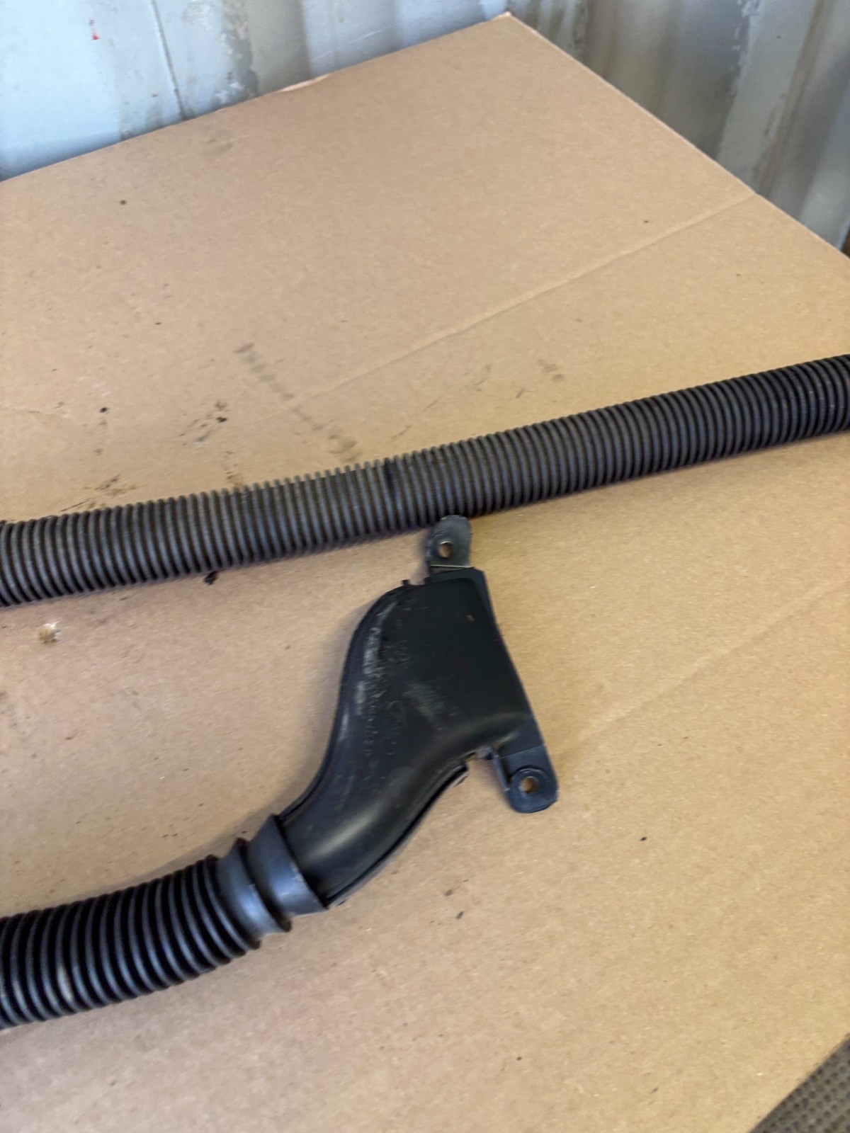 1992 94 95 1996 FORD F250 F350 F150 BRONCO WINDSHIELD DEFROST VENTS DUCTS TUBES