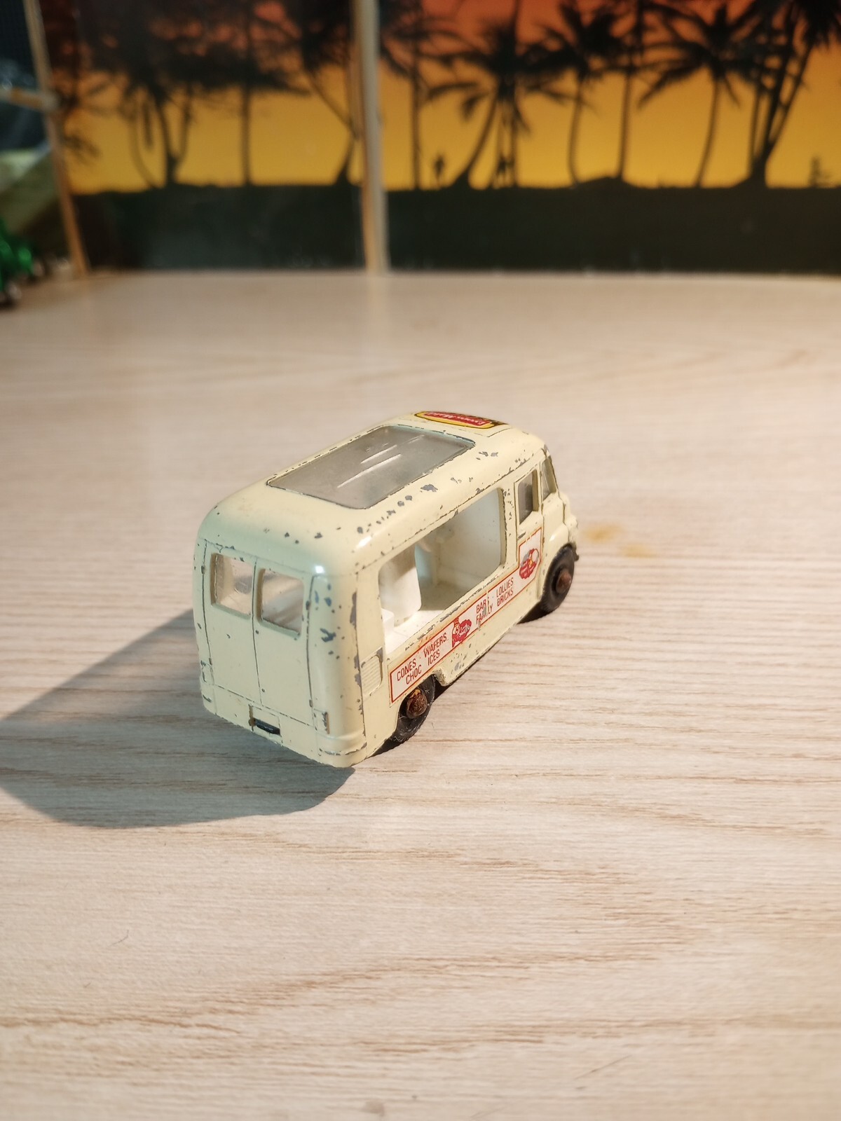 VINTAGE MATCHBOX LESNEY DIECAST NO. 47 COMMER ICE CREAM CANTEEN MADE IN