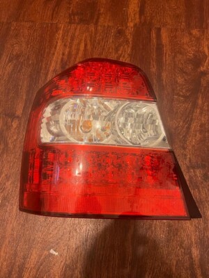 2004 - 2007 Toyota Highlander hybrid   Tail Light Stop Lamp 81561-48090 LH DRIVE