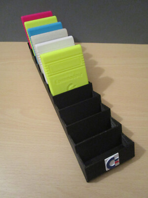 Ständer / Cover  '' schwarz '' für 10 Commodore C 64 / C 128 Cartridge / Module