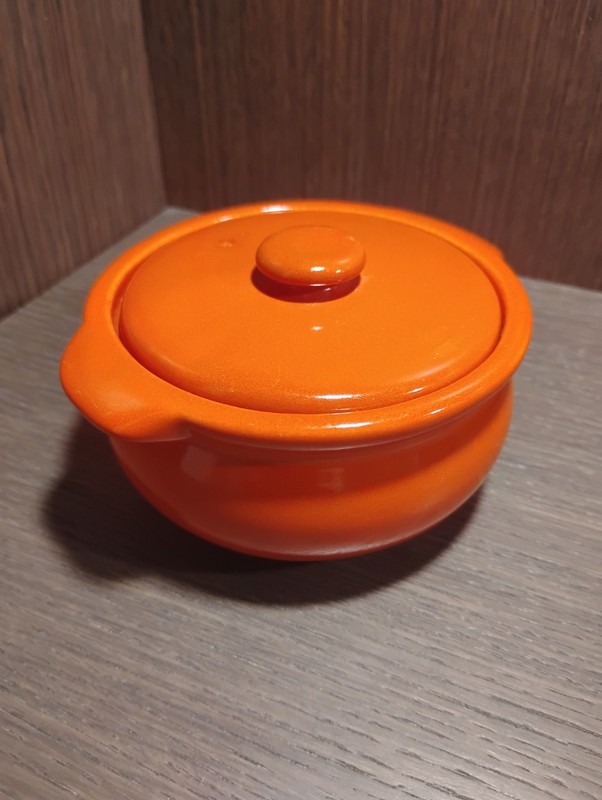 Orange Red Wing Gypsy Trail 4 1/2" Covered Casserole/Crock With Lid, Excellent!!