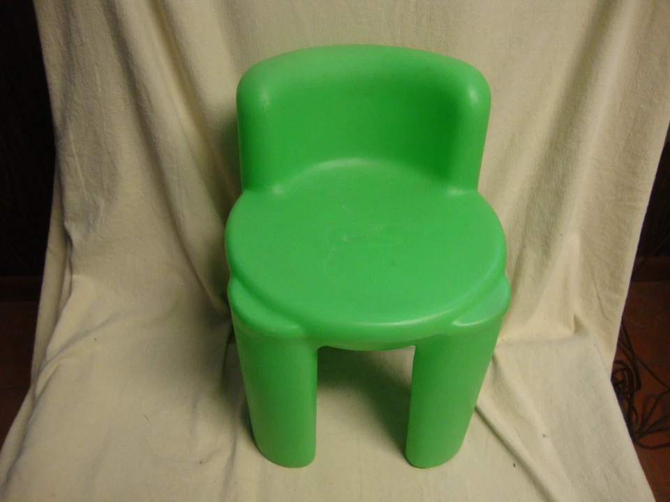 Ярко-зеленое детское кресло для ребенка ясельного возраста Little Tikes - Изображение 2 из 4