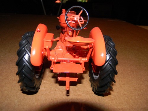 ERTL 1/16 Scale Precision Series The Allis-Chalmers Model WD-45 Tractor - Picture 5 of 12