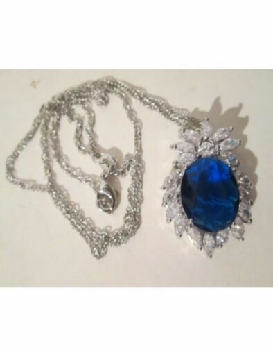 PENDENTIF Charm coeur Love Plaqué Or 18 carats et Zirconium - Fermoir