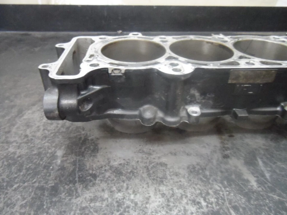 Honda CBR 1000RR 2008-2011 cilindro 12100-MFL-000 piezas centrales usadas OEM BB-9 Foto 2 de 4