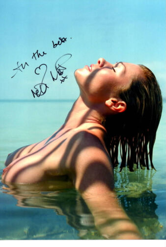NELL McANDREW photo signée 12x8 topless glamour MODÈLE COA - Photo 1/1