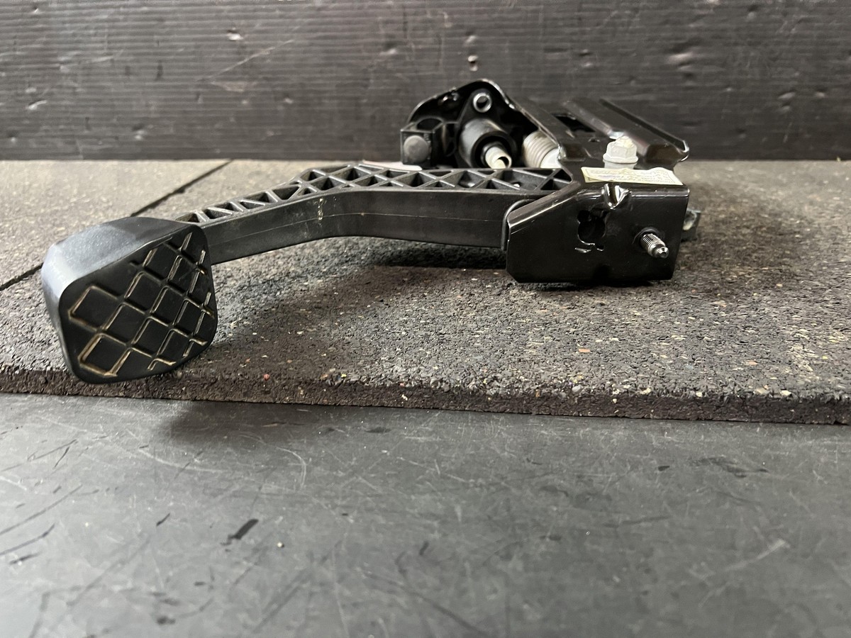 2009 VW Beetle Clutch Pedal | OE | Pedals | Volkswagen