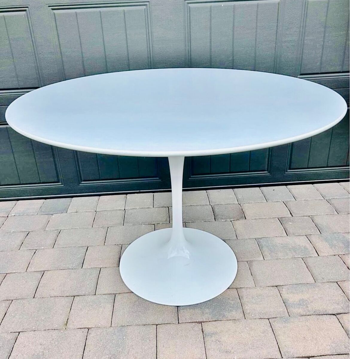 42” Eero Saarinen & Knoll Studio original Round Tulip Table 42” Eero Saarinen & Knoll Studio original Round Tulip Table
