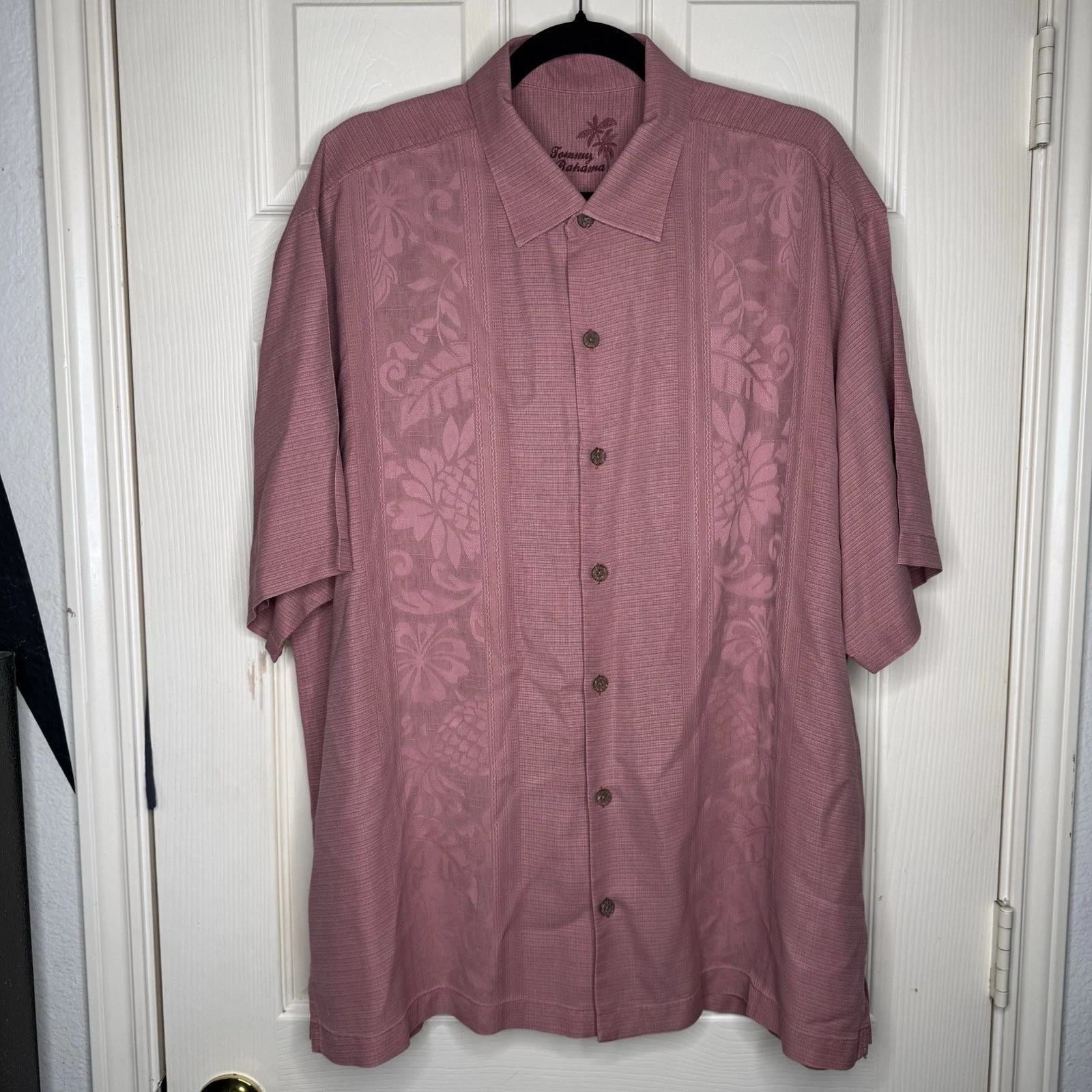 Tommy Bahama Shirt Men XL Pink Amazon Jacquard 100% Silk Tropical Beach
Opens in a new window or tab