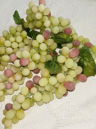 Lot Of 4 Faux Grape Bunches Plastic Artificial Clusters Green And Red Colors - Picture 5 of 5