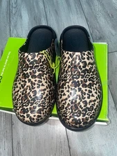 Oofos Oocloog Cheetah Leopard Shoes Womens 11 Mens 9 Comfort Recovery Clogs