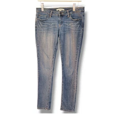 Forever twenty one women's blue medium wash skinny jeans  - size 28