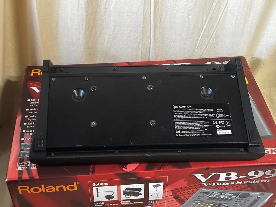 Roland V-Bass VB-99 V-Bass System Multi Efectos Pedal con caja Foto 4 de 4