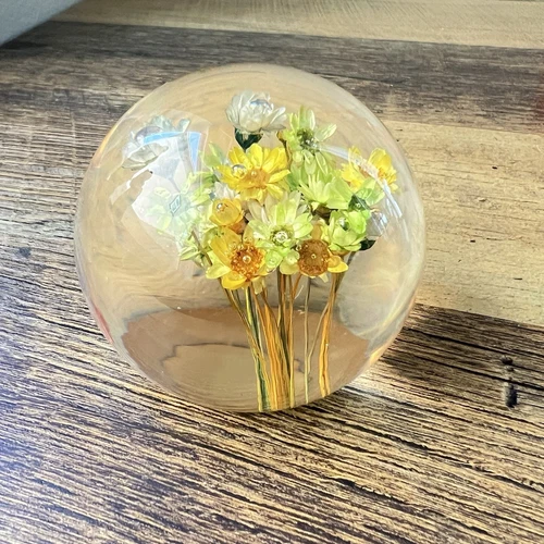 Vintage Lucite Resin Floral Paperweight Real Flowers Daisies