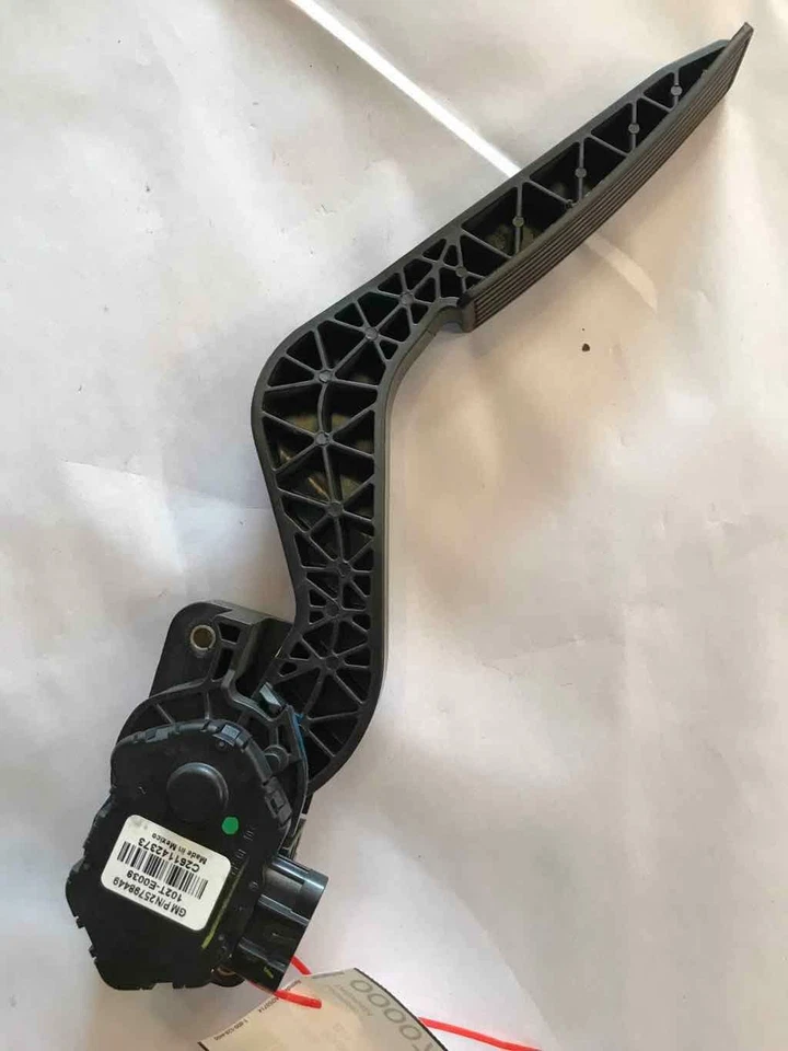 Chevrolet Equinox 2015 freno de pie de emergencia delantero acelerador de pedal de gasolina Foto 3 de 4