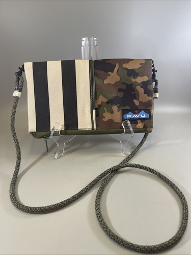 Kavu Canvas Clutch Crossbody Split Camp Striped Womens Wallet Zip