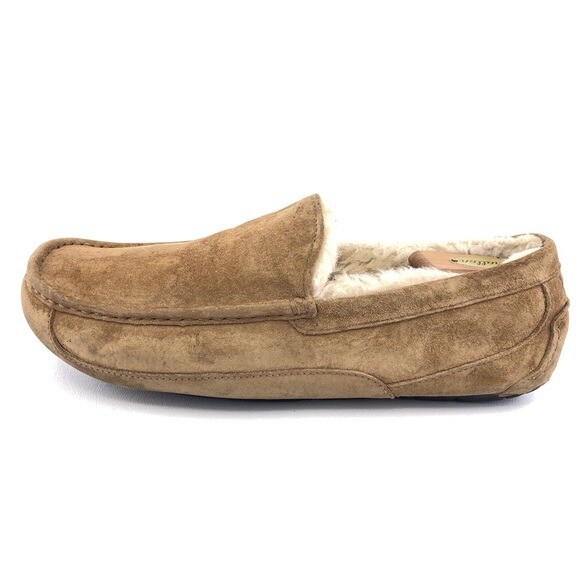 UGG Australia Ascot Indoor Outdoor Moccasin Slippers Mens  display picture 1