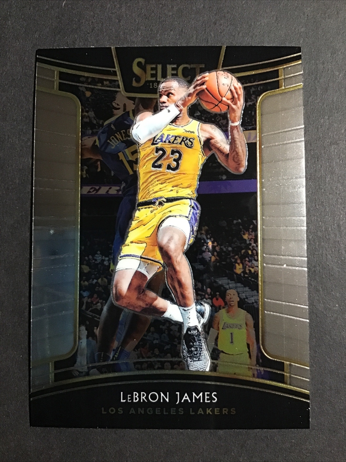 2018-19 Select CONCOURSE Level #11 LeBron James - Lakers - NM-MINT - 8266