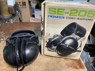 Vintage Pioneer SE-205 Over Ear Headphones Japan Tested See Description