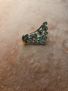 Vintage Aurora Borealis Rhinestone Brooch Gold Tone Sparkling Pin