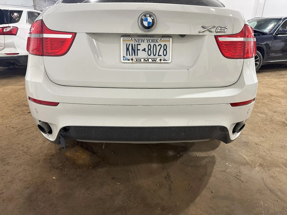 Used Rear Bumper Assembly Rear fits: 2011 Bmw X6 Base 6 cylinder xDrive35i 3.0L Foto 2 de 4